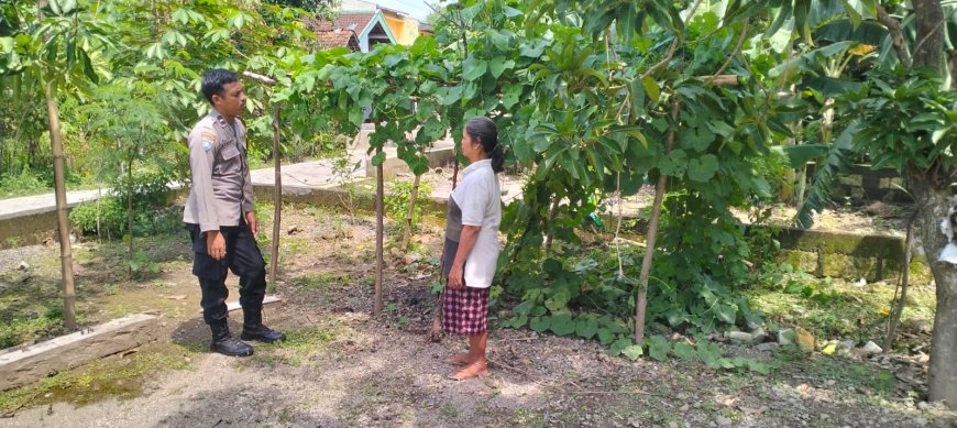 Dalam rangka Dukung Ketahanan Pangan, Bhabinkamtibmas Desa Bandungan Melaksanakan Kunjungan kepada Warga Desa Binaan